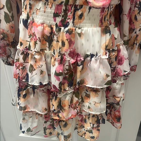 Floral V-Neck Ruffle Top - Picture 3 of 5